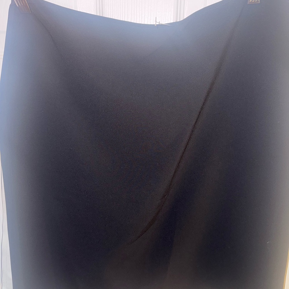 AEFFE SPA Chic Pencil Black Women's Skirt with white peekaboo pleats - Picture 5 of 9